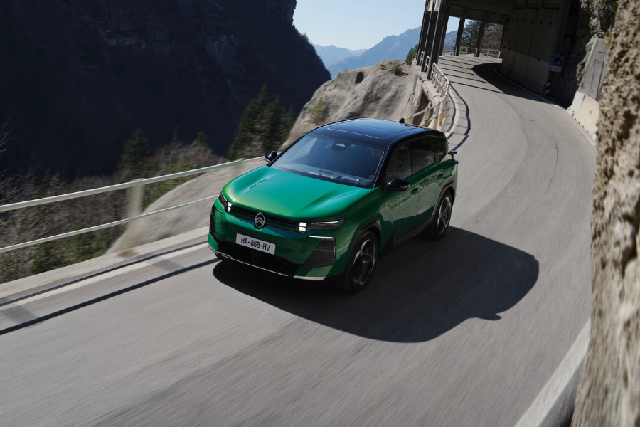 Citroën e-C5 Aircross on the road